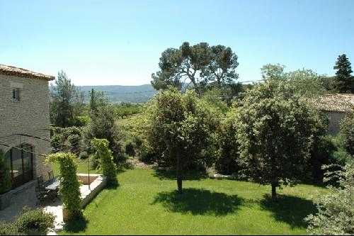Grande maison à Gordes, meublée et aménagée